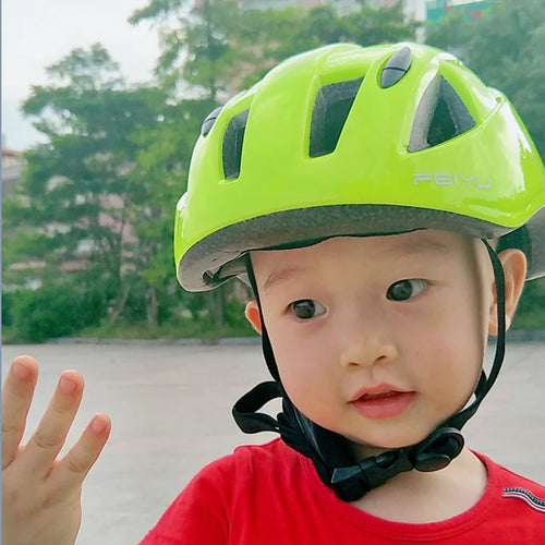 Load image into Gallery viewer, Kids' Roller Skating Helmet and Protective Gear Set
