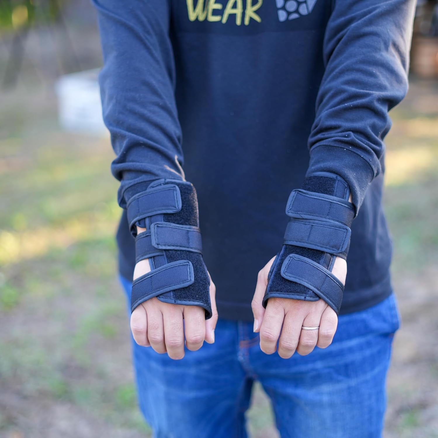 Protective Gear Set: Knee Pads, Wrist Guards, Elbow Pads - Comfortable & Adjustable for Adults & Kids, Ideal for Skating, Biking, Scooter, Rollerblade & More